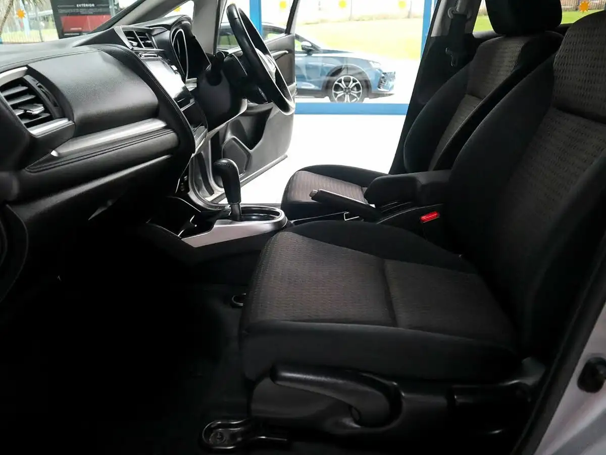 2019-honda-jazz-13-i-vtec-ex-navi-cvt-big-3