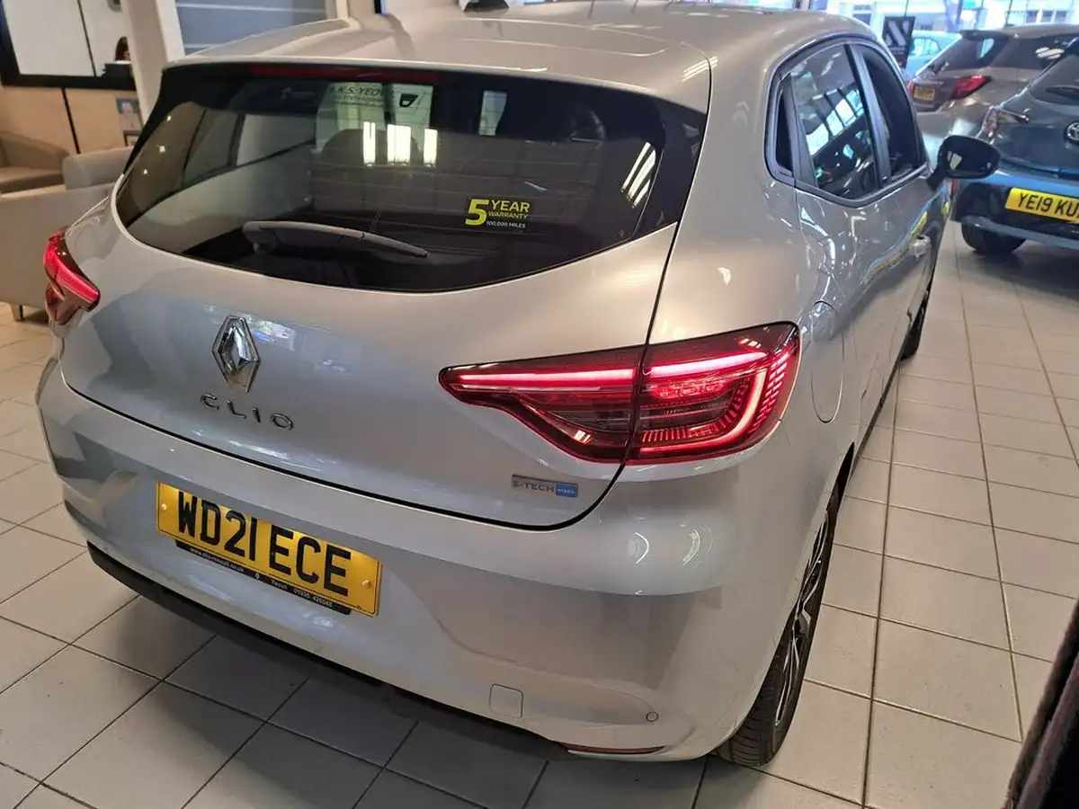 2021-renault-clio-16-iconic-big-6