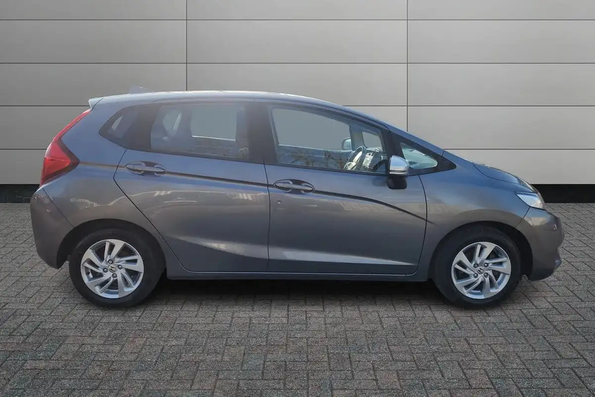 2017-honda-jazz-13-i-vtec-se-navi-cvt-big-4