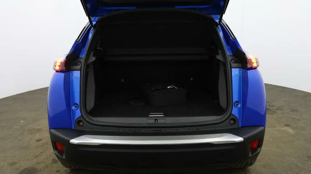 2021-peugeot-2008-suv-e-gt-premium-50kwh-big-16