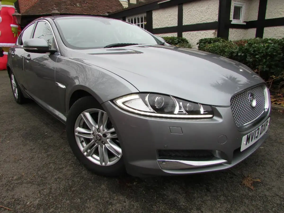 2013-jaguar-xf-22td-luxury-200ps-ss-saloon-4d-auto-big-0