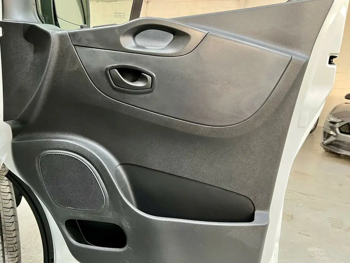 2021-renault-trafic-20dci-ll30-energy-120-business-panel-big-44