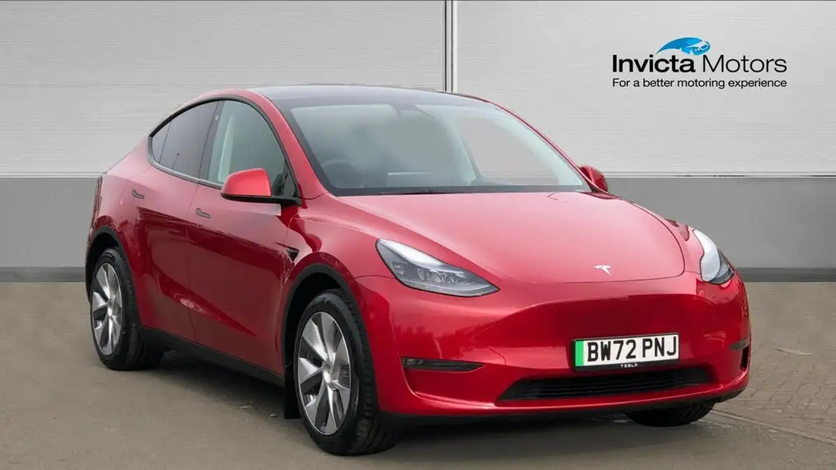 2023-tesla-model-y-e-long-range-big-0