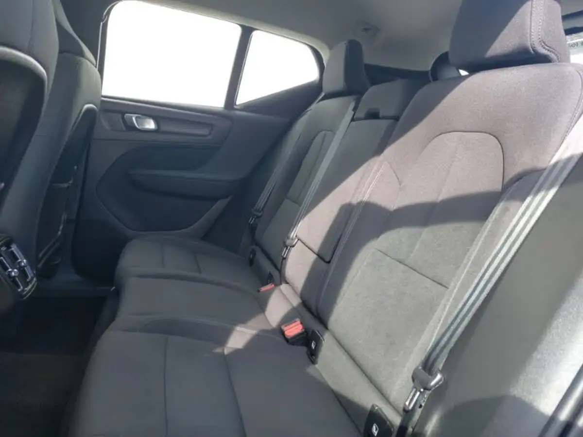 2021-volvo-xc40-15-t3-momentum-161bhp-big-5
