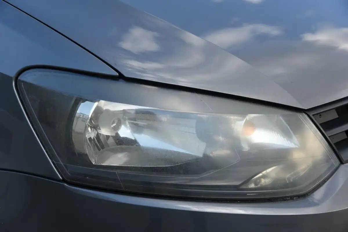 2010-volkswagen-polo-12-s-5d-big-9
