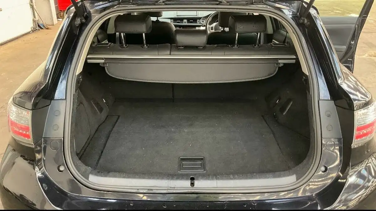 2011-lexus-ct-200h-18-se-l-premier-big-8