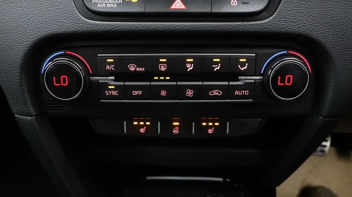 2023-kia-ceed-15-t-gdi-gt-line-158bhp-big-11