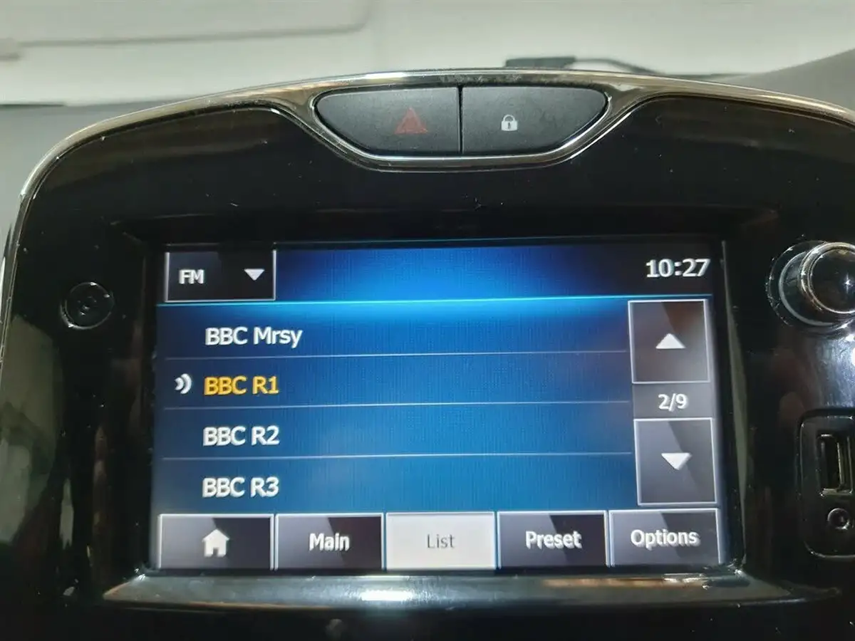2014-renault-clio-12-dynamique-big-30