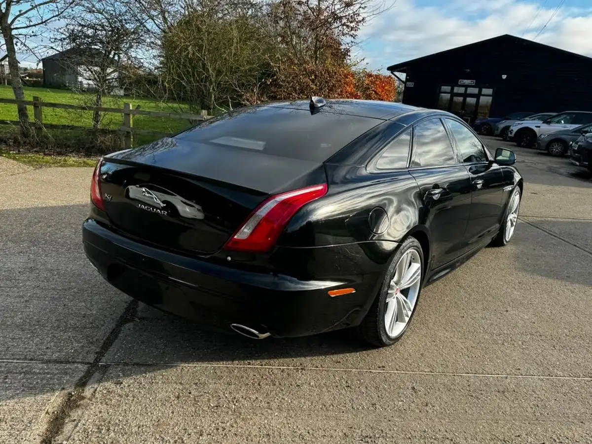 2015-jaguar-xj-series-30td-xj-r-sport-big-2