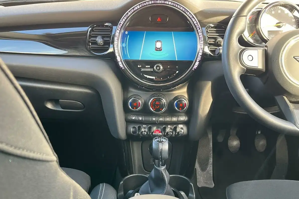 2022-mini-cooper-20-cooper-s-classic-hatchback-3d-big-34