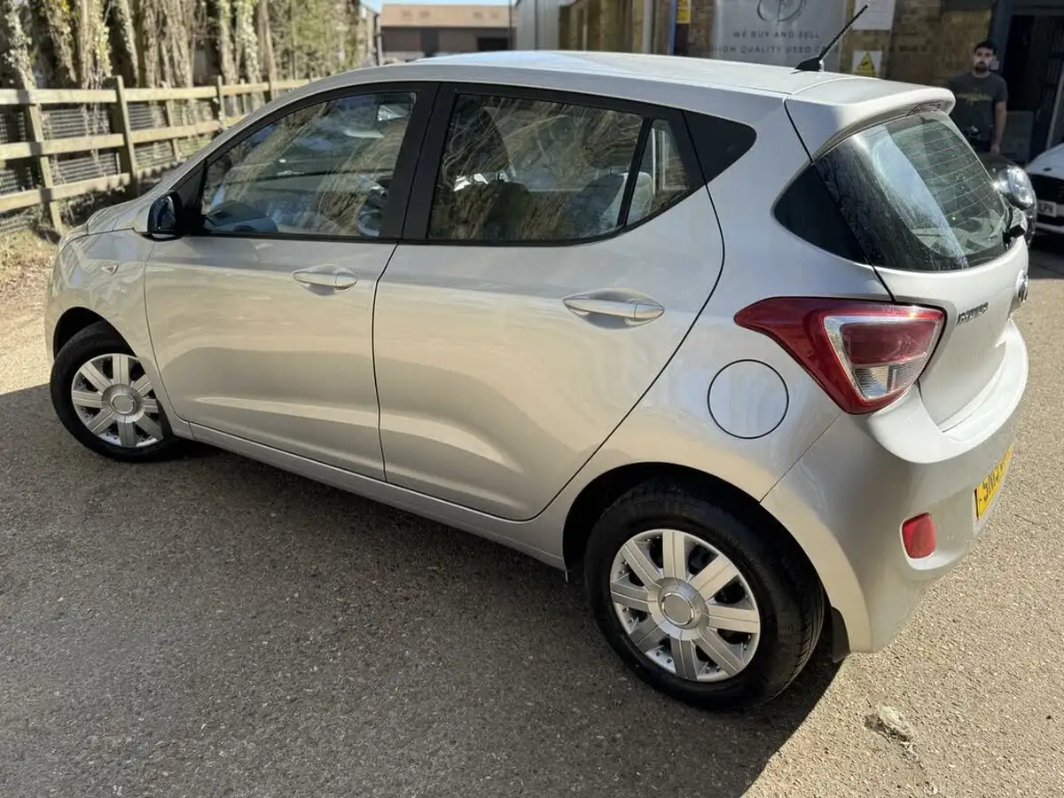2015-hyundai-i10-10-se-big-15