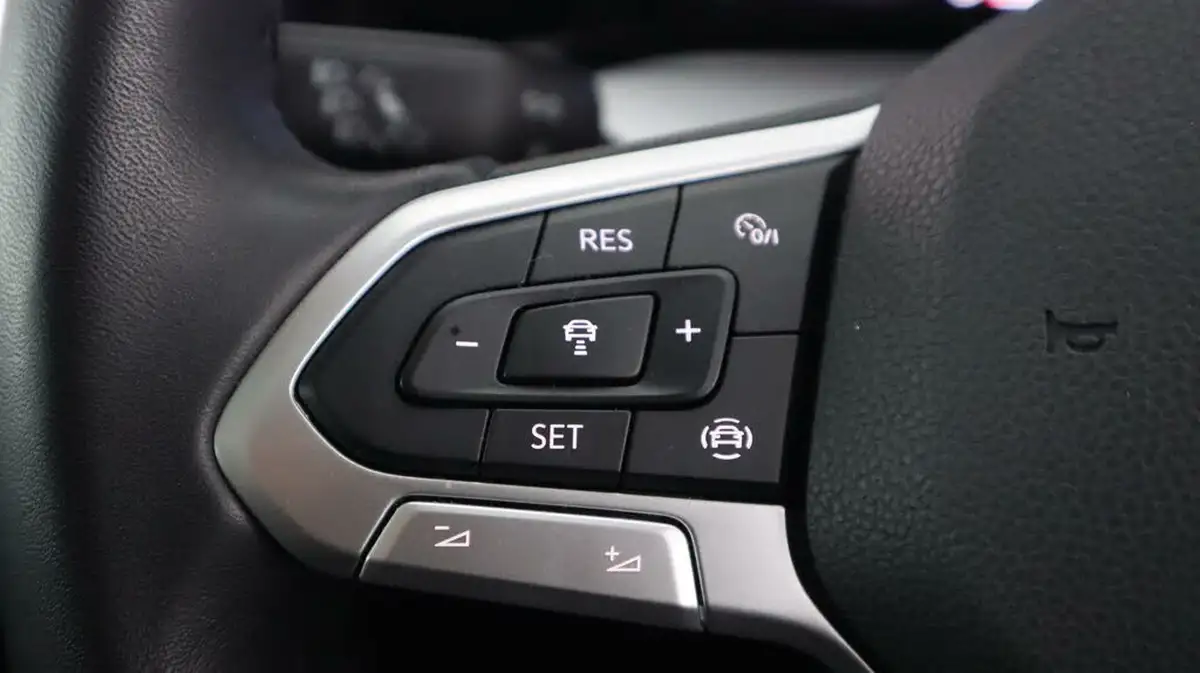 2022-volkswagen-golf-15-tsi-life-150ps-hatchback-big-27