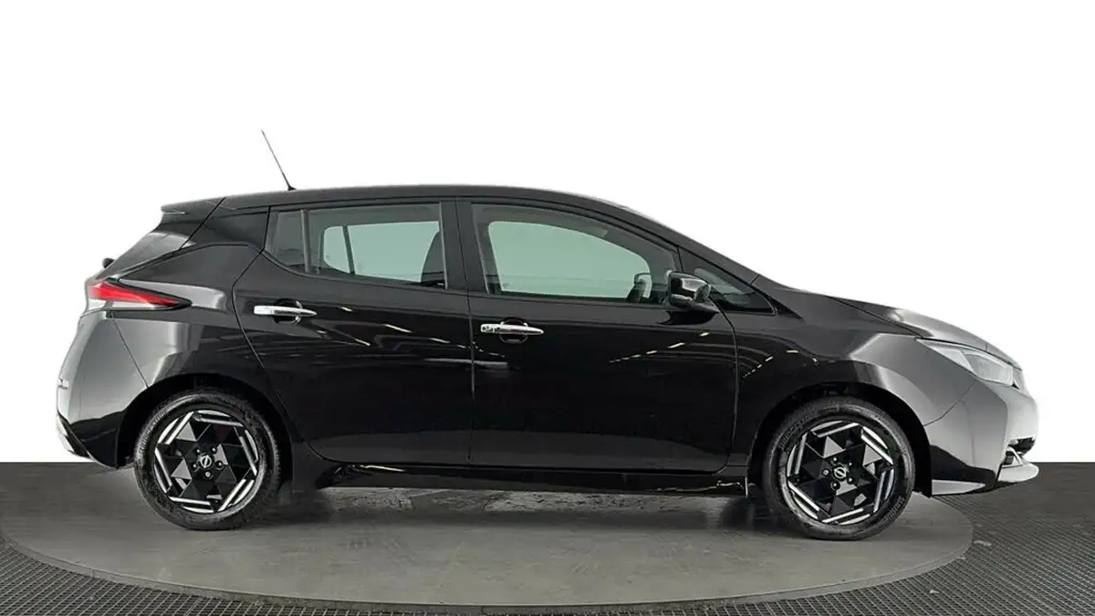 2023-nissan-leaf-e-acenta-39kwh-big-2