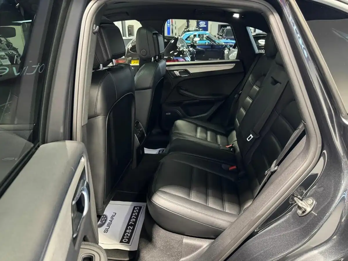 2018-porsche-macan-big-34