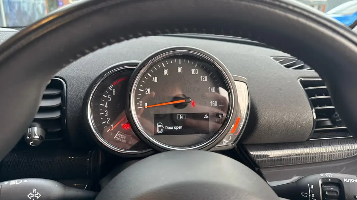 2020-mini-clubman-15-cooper-classic-big-12