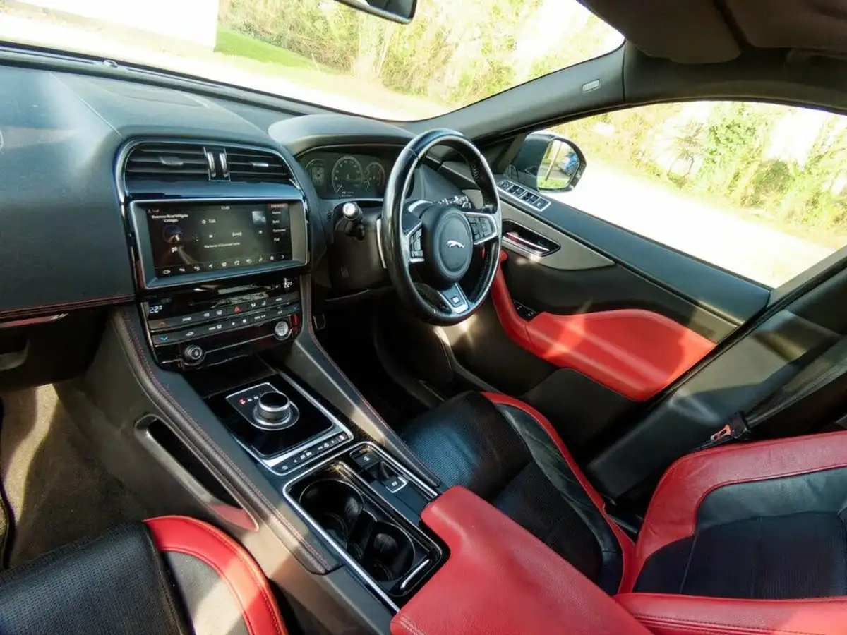 2018-jaguar-f-pace-30td-s-awd-big-29