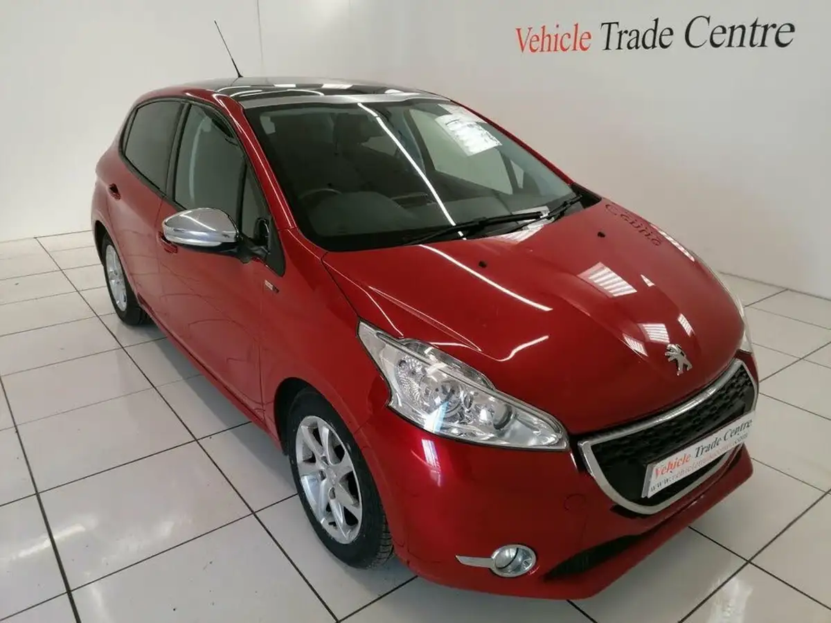 2015-peugeot-208-12-style-puretech-5d-big-0