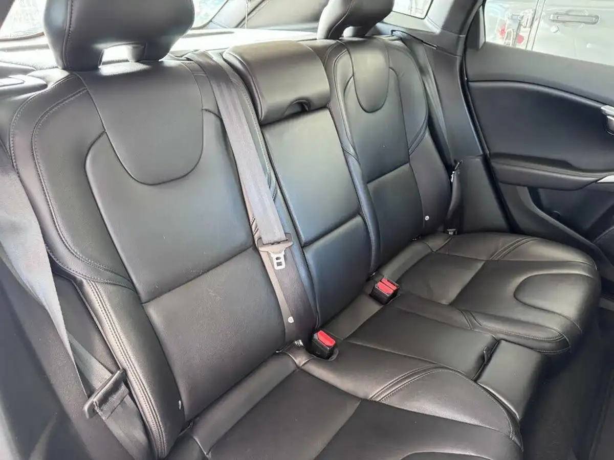 2016-volvo-v40-20td-d4-inscription-geartronic-big-14