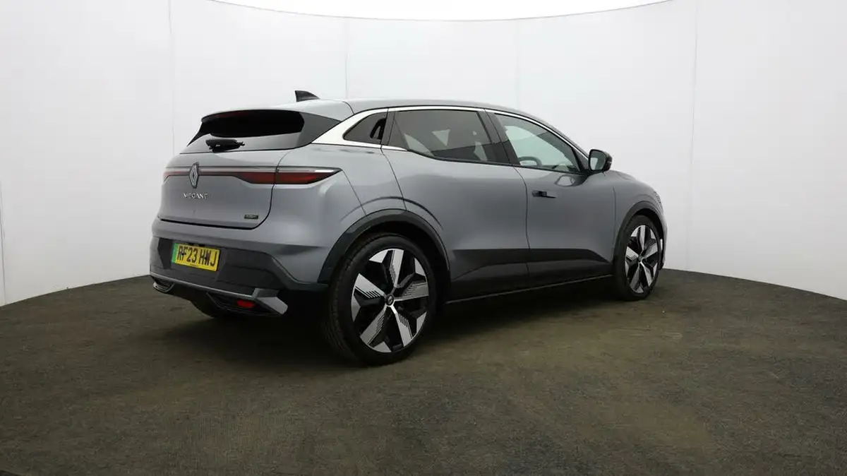 2023-renault-megane-e-tech-e-techno-big-49