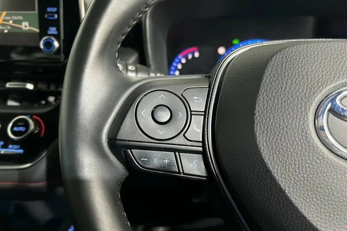 2020-toyota-corolla-20-vvt-i-excel-trk-hatchback-big-23