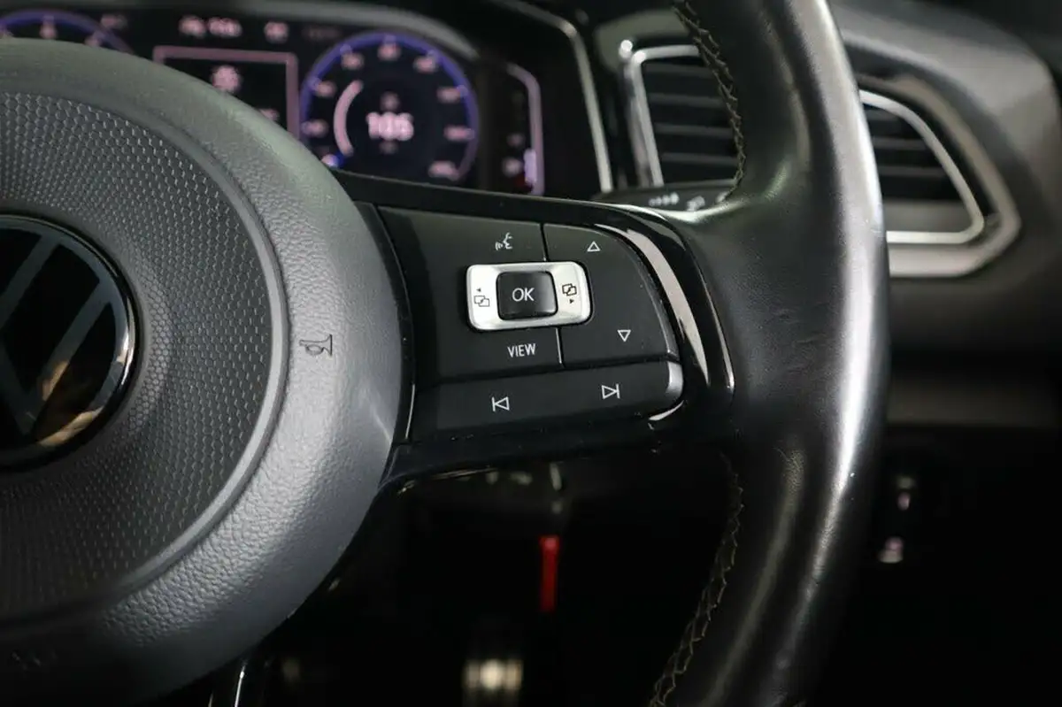 2021-volkswagen-t-roc-20-tsi-r-big-17