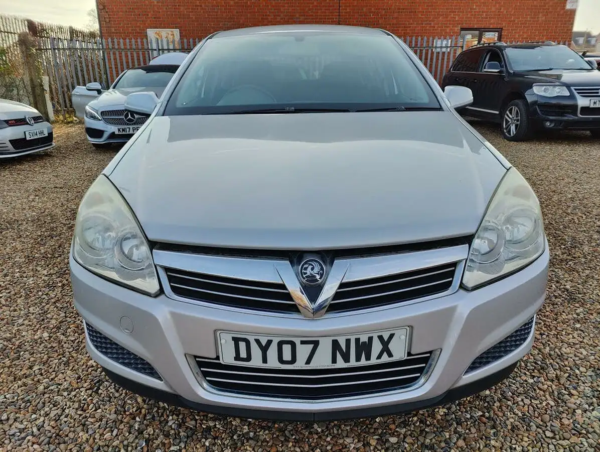 2007-vauxhall-astra-14-club-hatchback-big-1