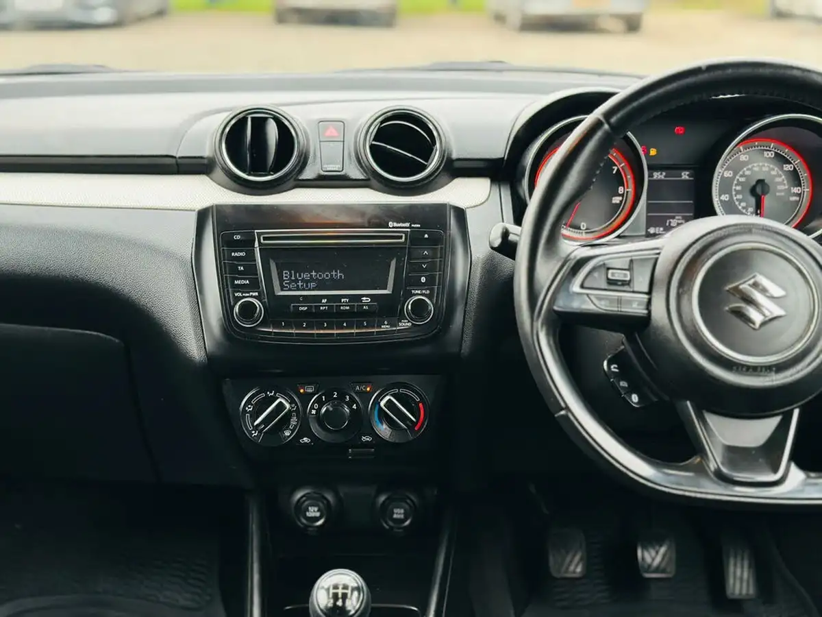 2019-suzuki-swift-12-dualjet-attitude-big-12
