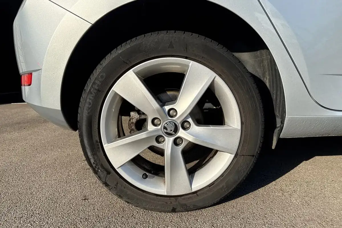 2020-skoda-fabia-10-tsi-se-l-110ps-hatchback-big-9