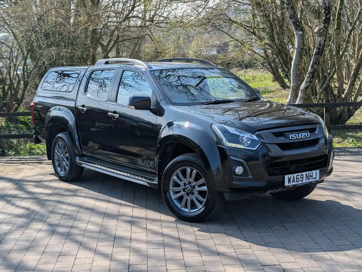 2019-isuzu-d-max-19td-blade-auto-big-0