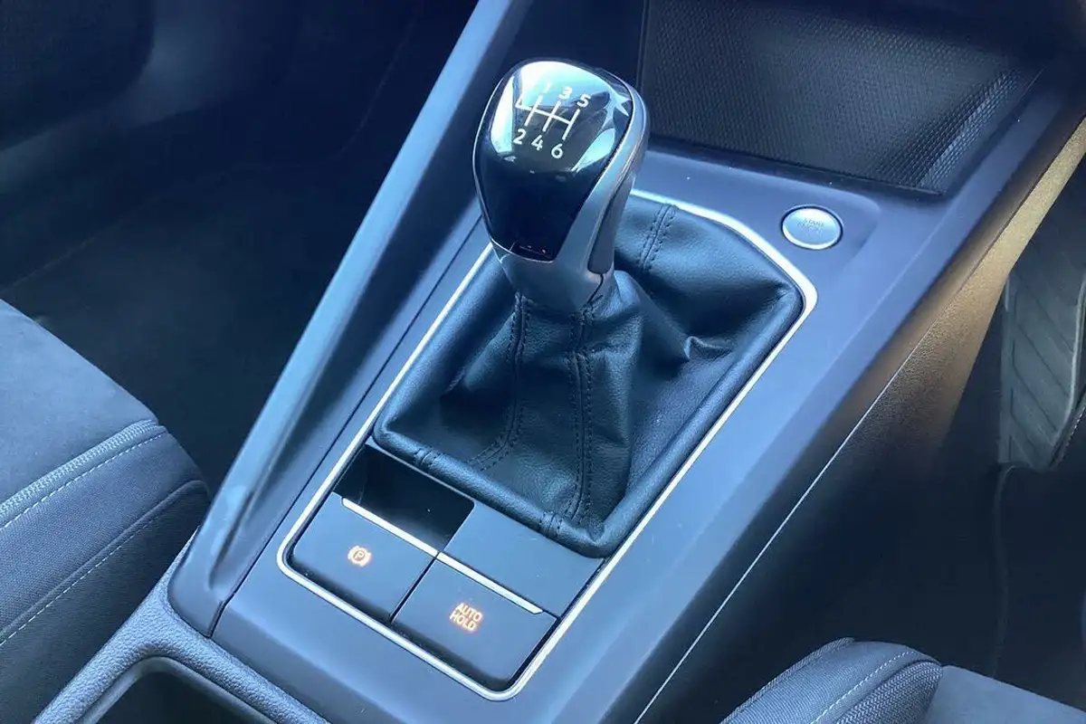 2022-volkswagen-golf-15-tsi-style-130ps-hatchback-big-51