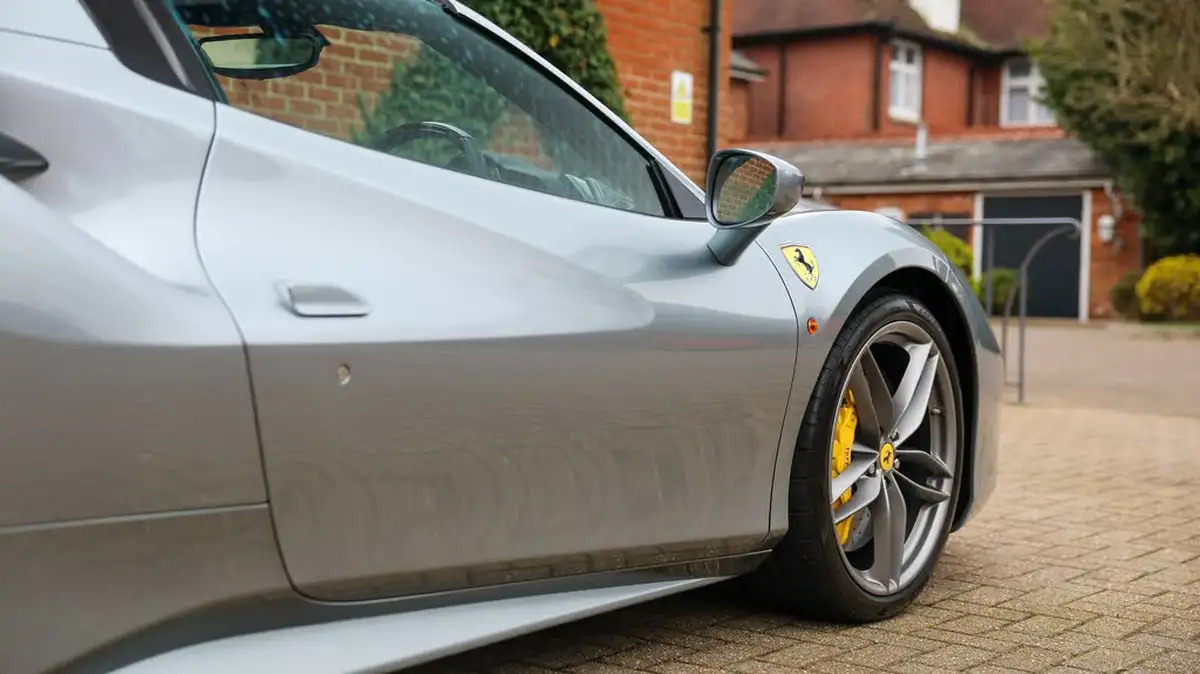 2016-ferrari-488-39-488-spider-big-29