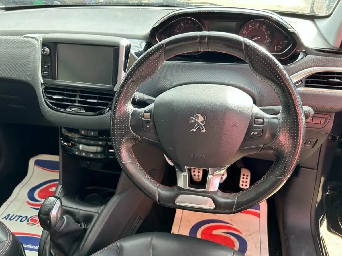 2016-peugeot-208-16bluehdi-gt-line-100bhp-non-ss-3d-big-11