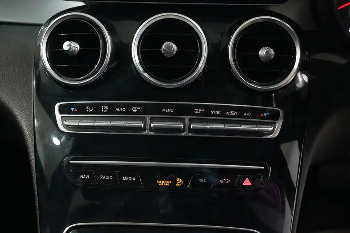 2020-mercedes-benz-c-class-20d-c220d-sport-ss-saloon-4d-big-39
