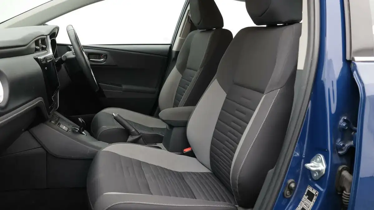 2017-toyota-auris-18-vvt-i-hsd-business-edition-tss-hatchback-big-14