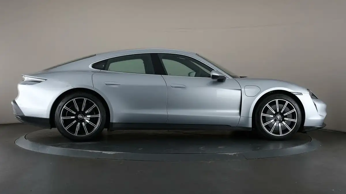2020-porsche-taycan-e-4s-530ps-big-61