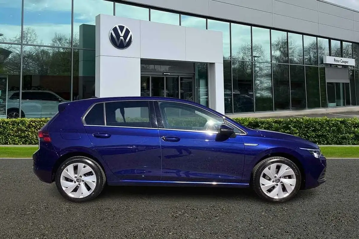 2022-volkswagen-golf-15-tsi-style-130ps-hatchback-big-3