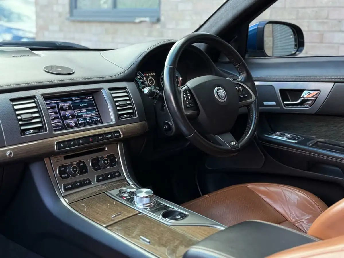 2012-jaguar-xf-50-xfr-big-13
