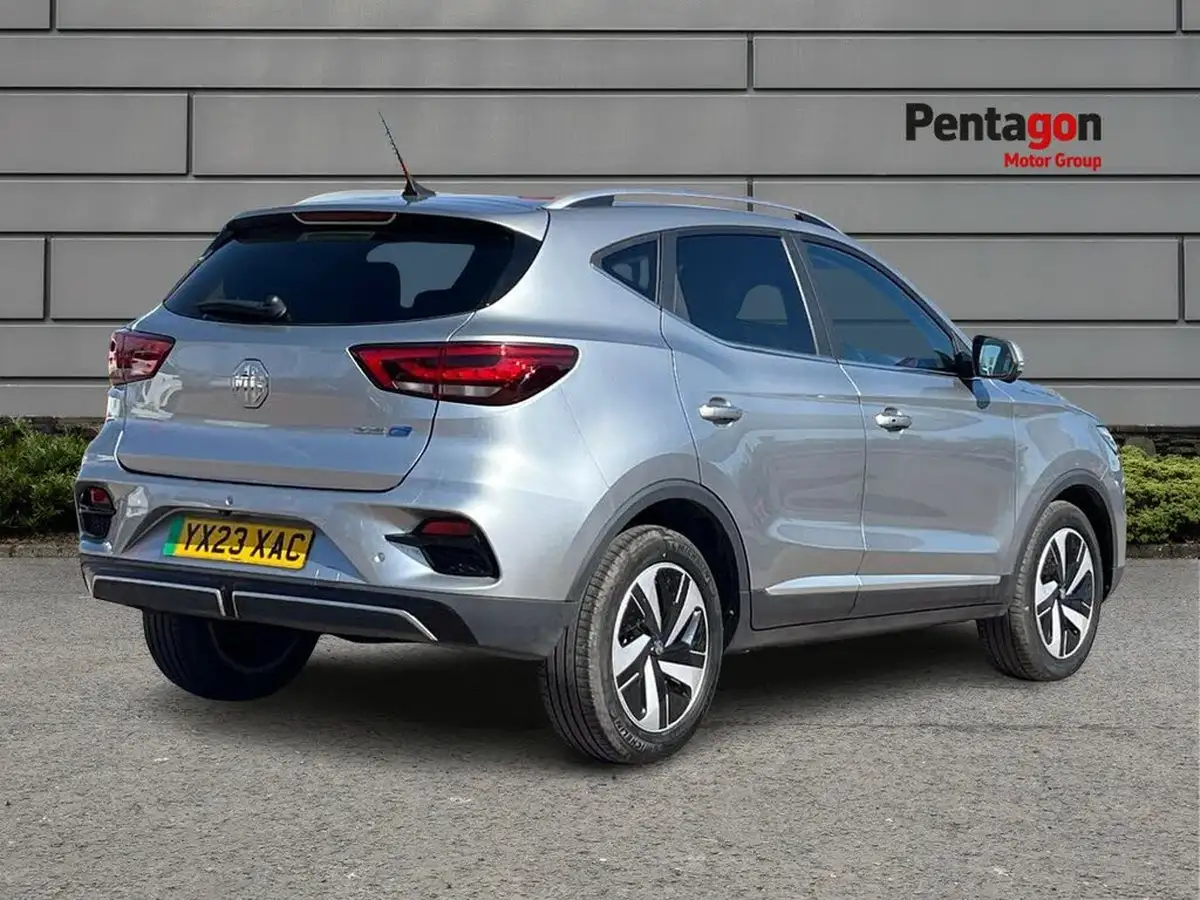 2023-mg-zs-suv-e-trophy-ev-156ps-long-range-big-3