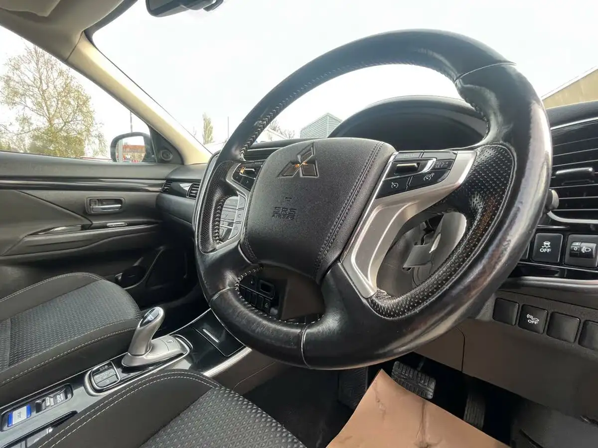 2020-mitsubishi-outlander-24-design-phev-big-5