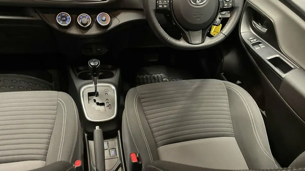 2019-toyota-yaris-15-vvt-i-icon-tech-111bhp-1496cc-cvt-big-14