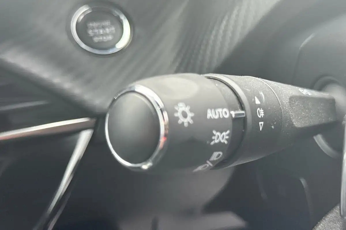 2023-peugeot-2008-suv-big-19