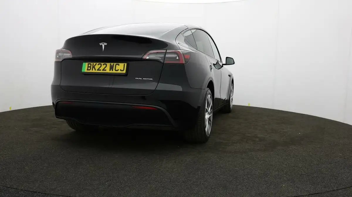 2022-tesla-model-y-e-long-range-big-75