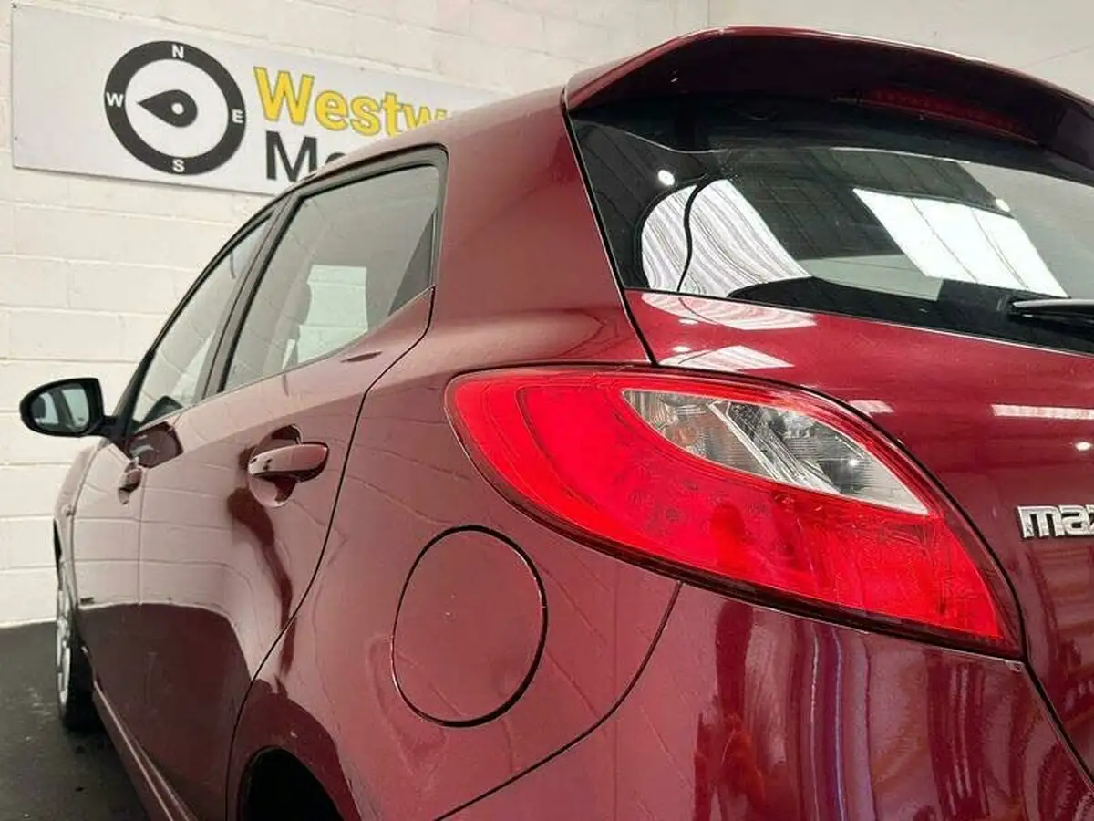 2011-mazda-mazda2-13-takuya-big-11