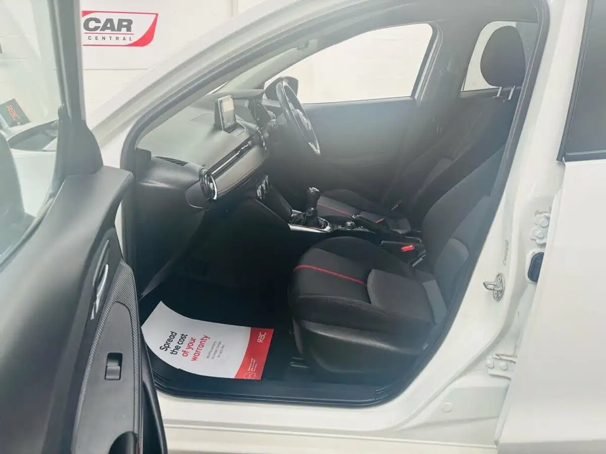 2016-mazda-mazda2-15-sport-big-21