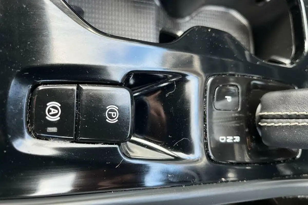 2022-volvo-xc40-15-t5-r-design-pro-big-37