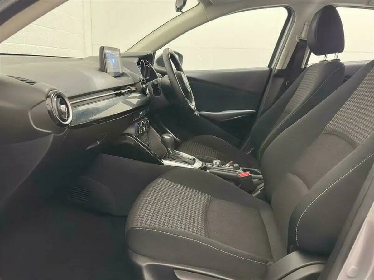 2017-mazda-mazda2-15-se-l-nav-auto-big-43