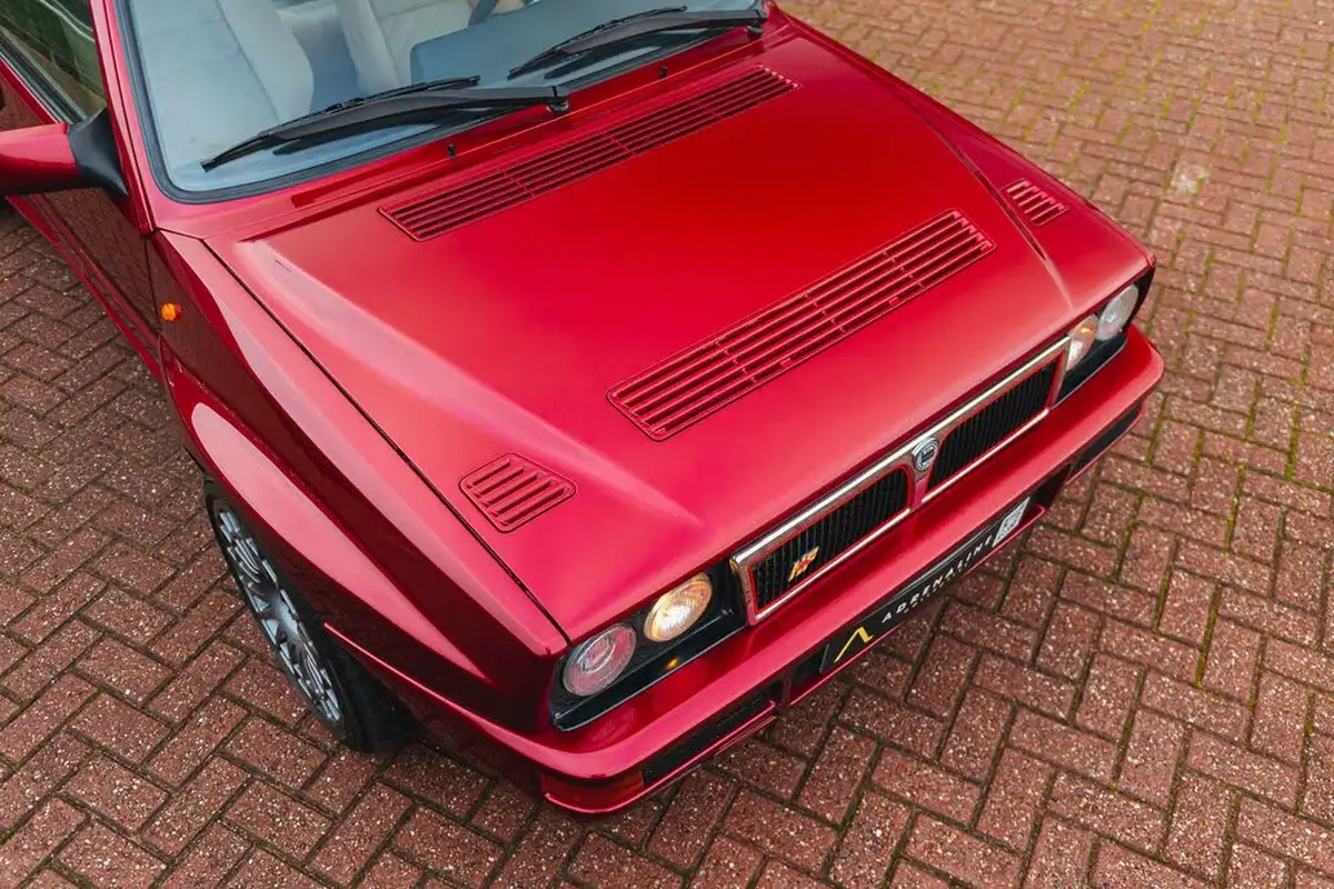 1993-lancia-delta-20-hf-integrale-big-18