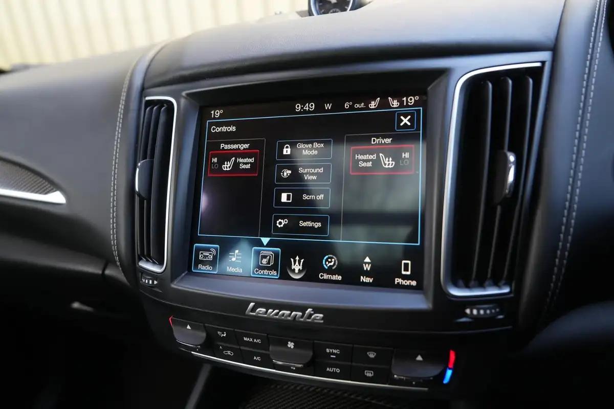 2017-maserati-levante-30td-awd-big-29