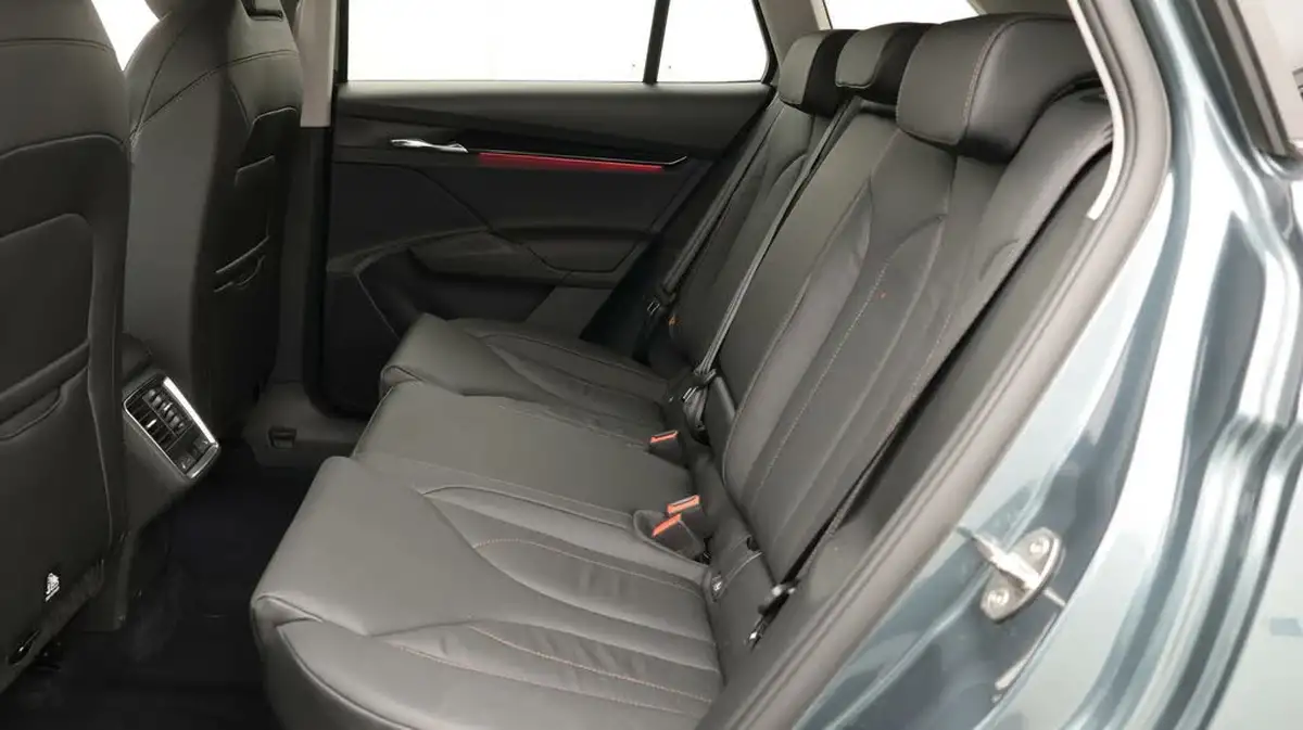 2022-skoda-enyaq-e-80-82-kwh-big-16