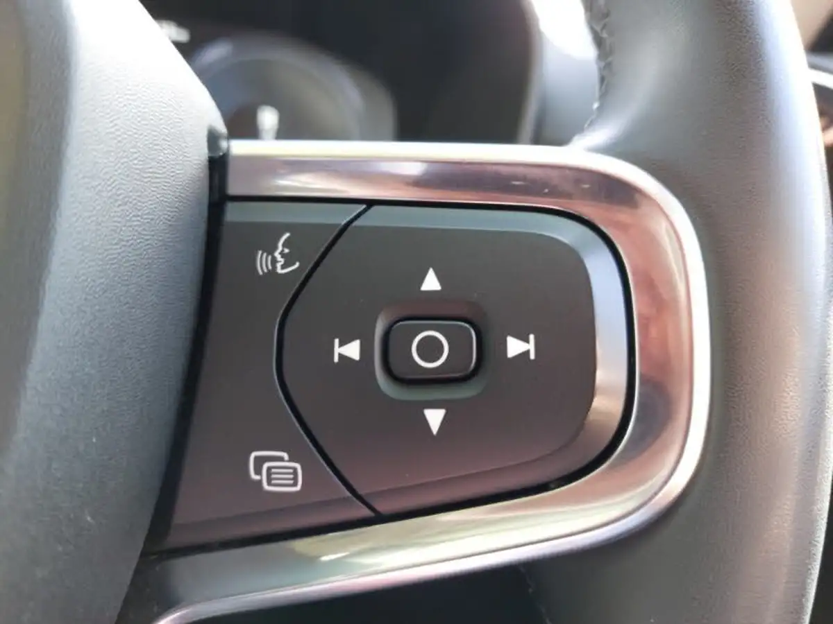 2021-volvo-xc40-15-t5-inscription-262bhp-big-17